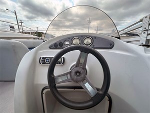 24' Bentley 2017 Encore 240 Cruise SE 15 