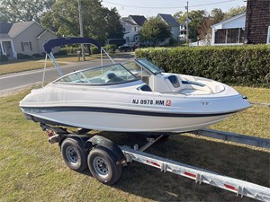 19' Rinker 2012 196 Captiva 1 
