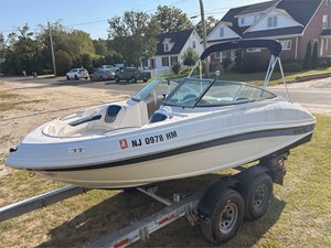 19' Rinker 2012 196 Captiva 2 