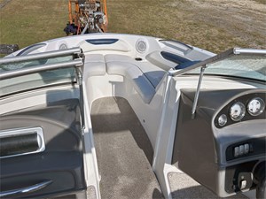 19' Rinker 2012 196 Captiva 9 