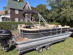 25' South Bay 2013 524 E 1 