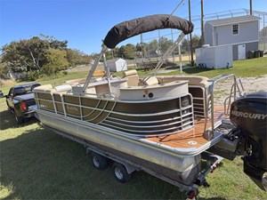 25' South Bay 2013 524 E 4 