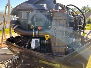 25' South Bay 2013 524 E 18 