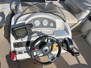 16' Bentley 2013 Encore 9 