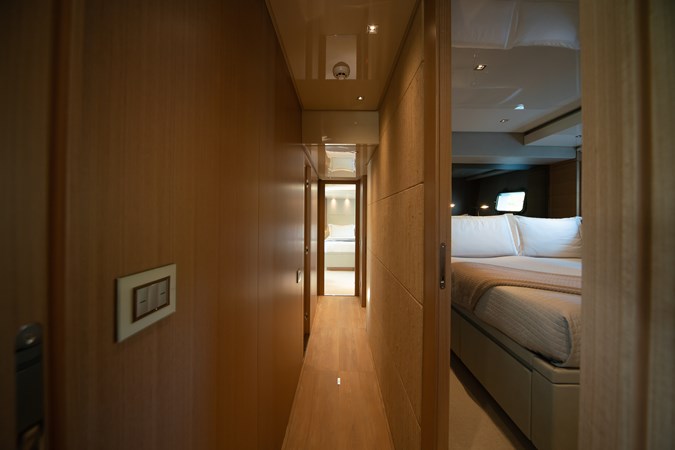 Akula Hall to Guest Cabins 