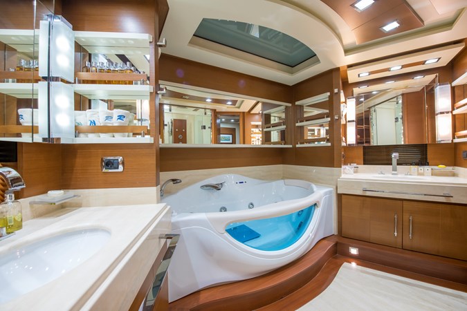 La Rubia Interior –&nbsp;Master Cabin Ensuite