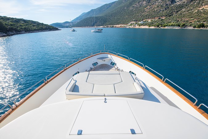 La Rubia Exterior – Foredeck