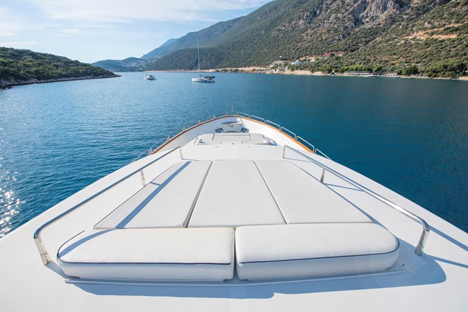 La Rubia Exterior – Foredeck