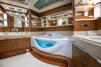 La Rubia 21 La Rubia Interior – Master Cabin Ensuite