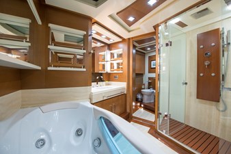 La Rubia 22 La Rubia Interior – Master Cabin Ensuite