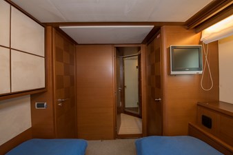 La Rubia 67 La Rubia Interior – Twin cabin