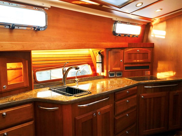 DEFY GRAVITY, 2018 Sabre 48 Flybridge Sedan