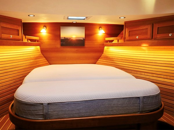 DEFY GRAVITY, 2018 Sabre 48 Flybridge Sedan