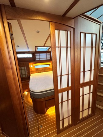 DEFY GRAVITY, 2018 Sabre 48 Flybridge Sedan