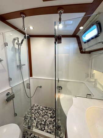 DEFY GRAVITY, 2018 Sabre 48 Flybridge Sedan