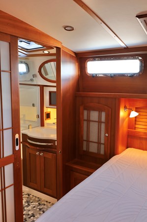 DEFY GRAVITY, 2018 Sabre 48 Flybridge Sedan, Amidships Cabin to Head 