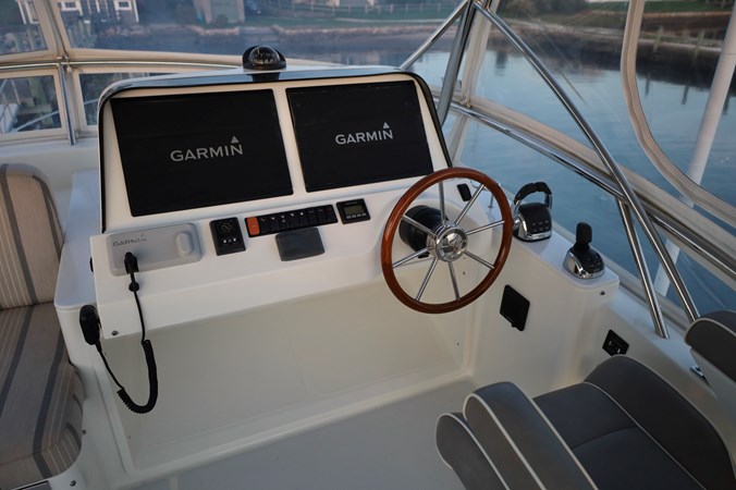 DEFY GRAVITY, 2018 Sabre 48 Flybridge Sedan, Flybridge Helm