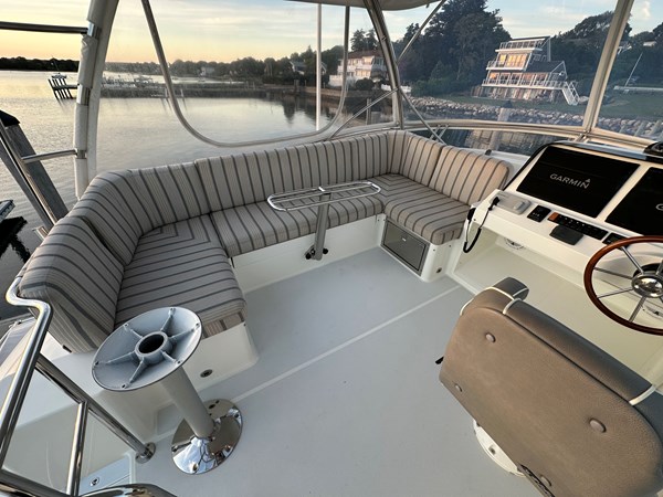 DEFY GRAVITY, 2018 Sabre 48 Flybridge Sedan, Flybridge Settee