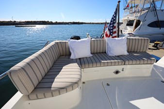 UNNAMED 21 DEFY GRAVITY, 2018 Sabre 48 Flybridge Sedan, Cockpit Settee