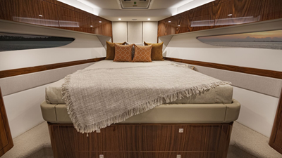 72 SPORTS MOTOR YACHT 23 