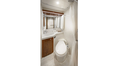 72 SPORTS MOTOR YACHT 18 