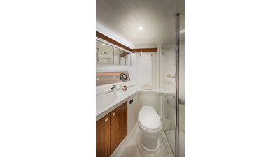 72 SPORTS MOTOR YACHT 20 