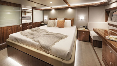 72 SPORTS MOTOR YACHT 23 