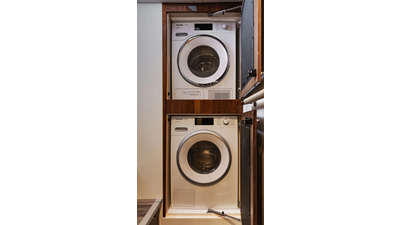 72 SPORTS MOTOR YACHT 68 