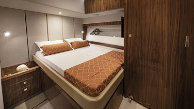 72 SPORTS MOTOR YACHT 71 