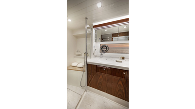 72 SPORTS MOTOR YACHT 72 