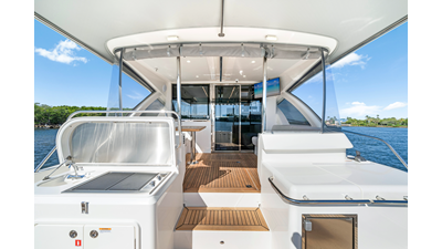 50 SPORTS MOTOR YACHT 15 