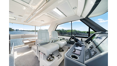 50 SPORTS MOTOR YACHT 30 