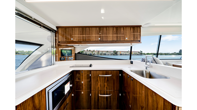 50 SPORTS MOTOR YACHT 50 