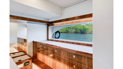 50 SPORTS MOTOR YACHT 63 