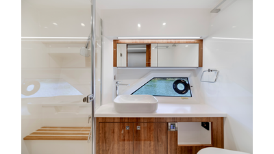 50 SPORTS MOTOR YACHT 64 