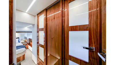 50 SPORTS MOTOR YACHT 66 