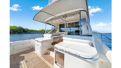 50 SPORTS MOTOR YACHT 15 