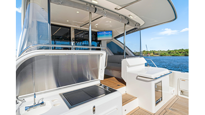 50 SPORTS MOTOR YACHT 30 