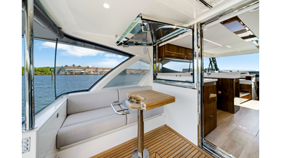 50 SPORTS MOTOR YACHT 41 