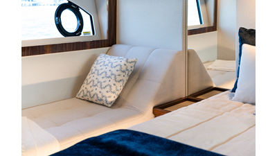 50 SPORTS MOTOR YACHT 51 