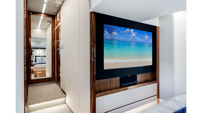 50 SPORTS MOTOR YACHT 101 