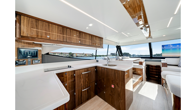 50 SPORTS MOTOR YACHT 102 