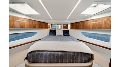 50 SPORTS MOTOR YACHT 135 