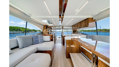 50 SPORTS MOTOR YACHT 81 