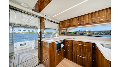 50 SPORTS MOTOR YACHT 84 