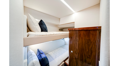 50 SPORTS MOTOR YACHT 96 