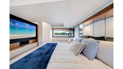 50 SPORTS MOTOR YACHT 113 