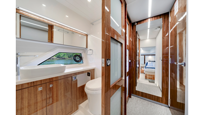 50 SPORTS MOTOR YACHT 124 