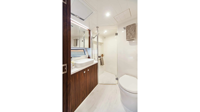 46 SPORTS MOTOR YACHT 15 