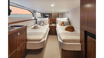 46 SPORTS MOTOR YACHT 18 